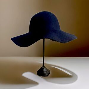 🌟100 % Wool Navy Hat✨
